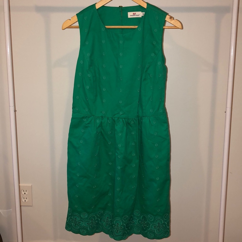 Vineyard Vines NWOT green scallop dress w/ POCKETS